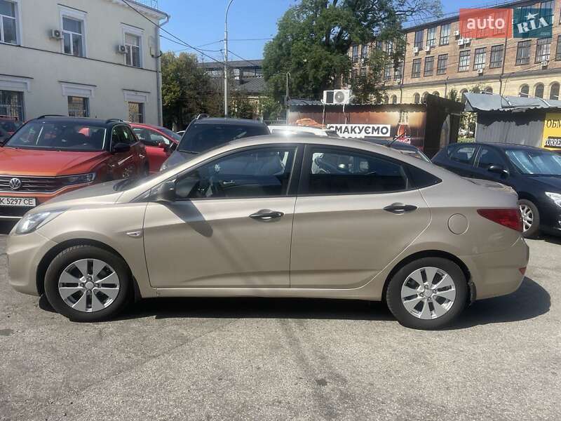 Hyundai Accent 2013