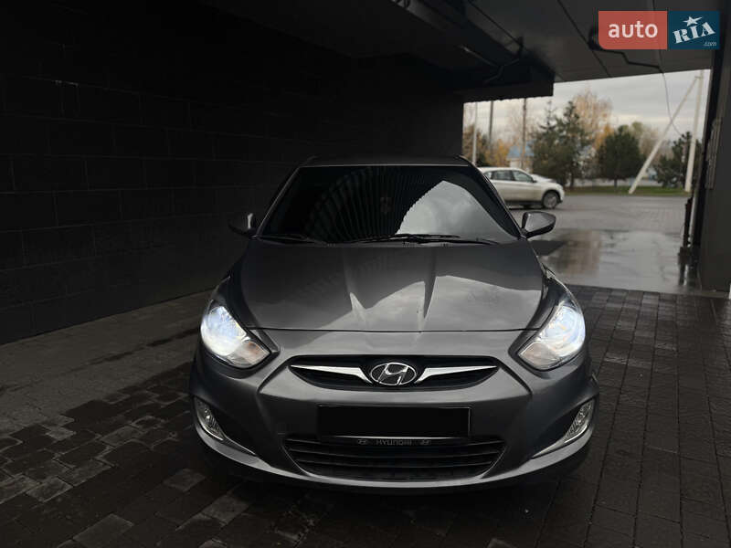 Седан Hyundai Accent 2013 в Ужгороді фото 2 Седан Hyundai Accent 2013 в Ужгороді