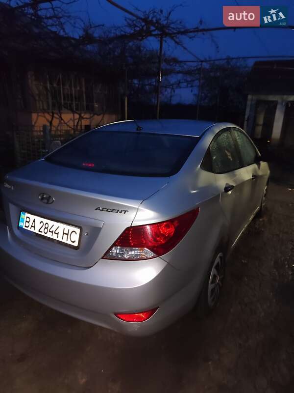 Седан Hyundai Accent 2012 в Кривом Озере