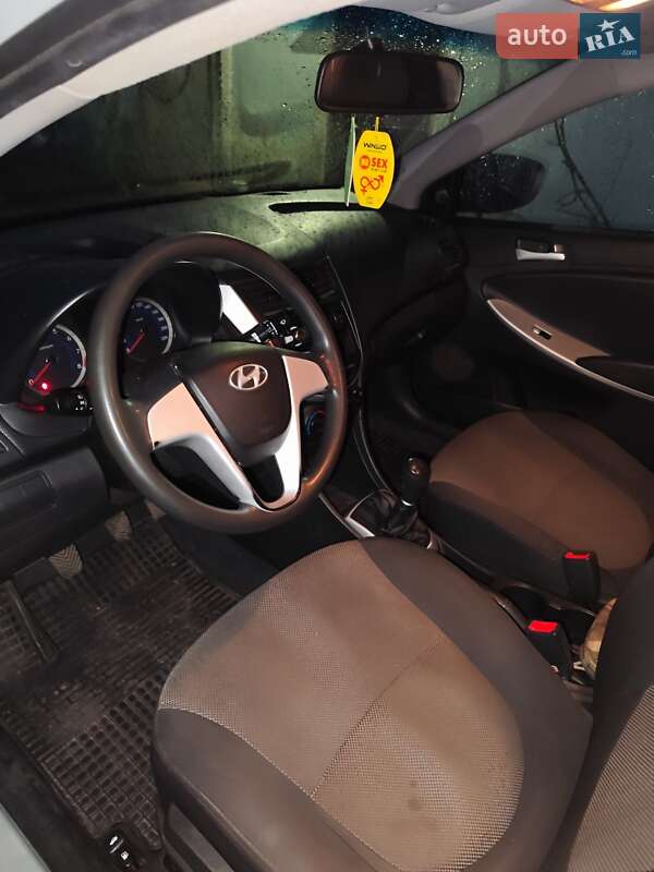 Седан Hyundai Accent 2012 в Кривом Озере