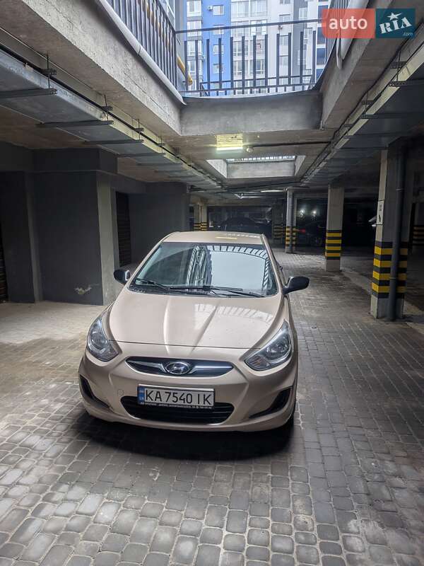 Hyundai Accent 2013