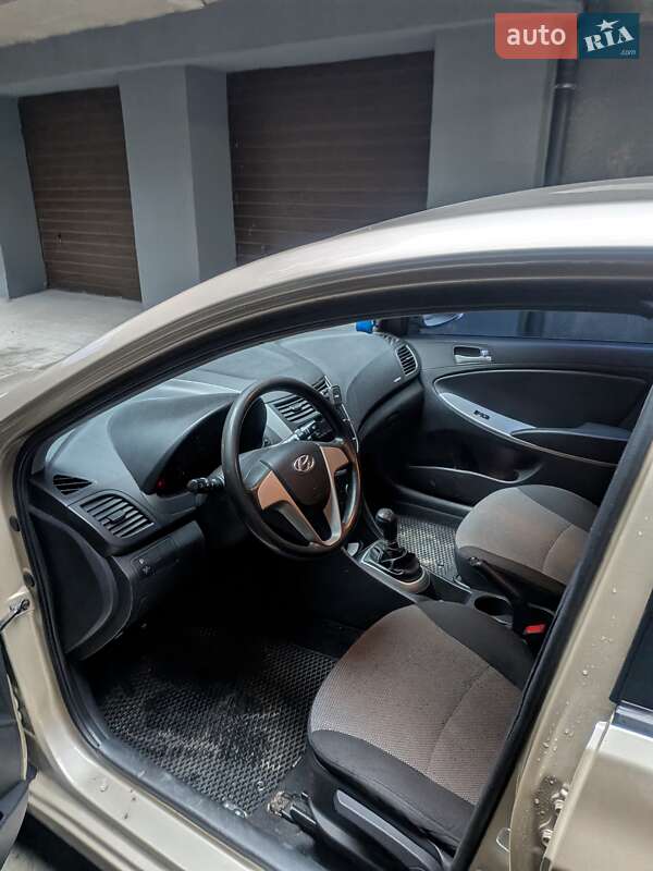 Седан Hyundai Accent 2013 в Ивано-Франковске