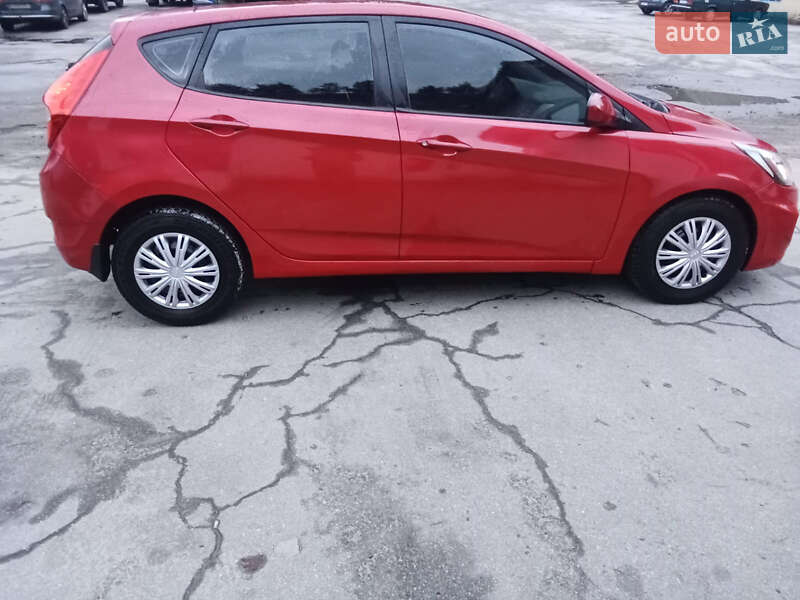 Хэтчбек Hyundai Accent 2012 в Житомире