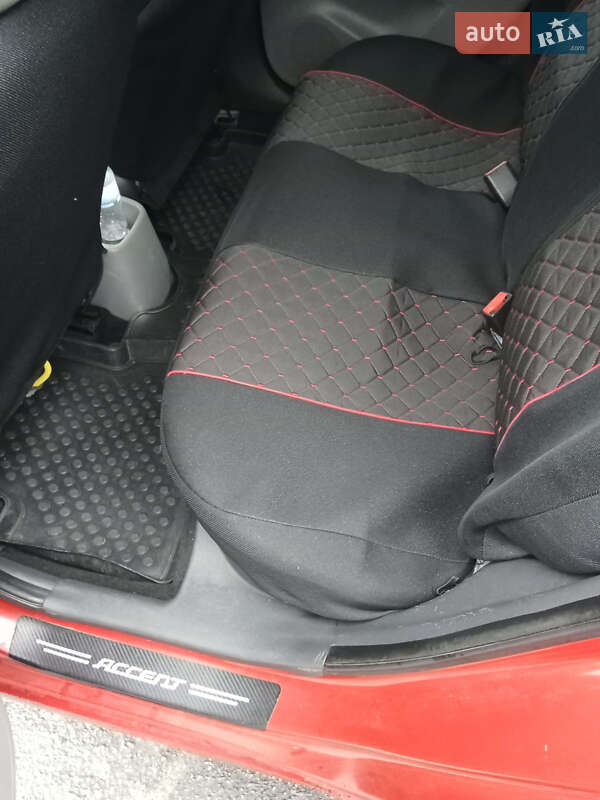 Хэтчбек Hyundai Accent 2012 в Житомире