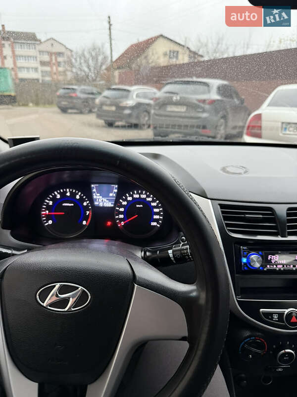 Седан Hyundai Accent 2013 в Чернигове