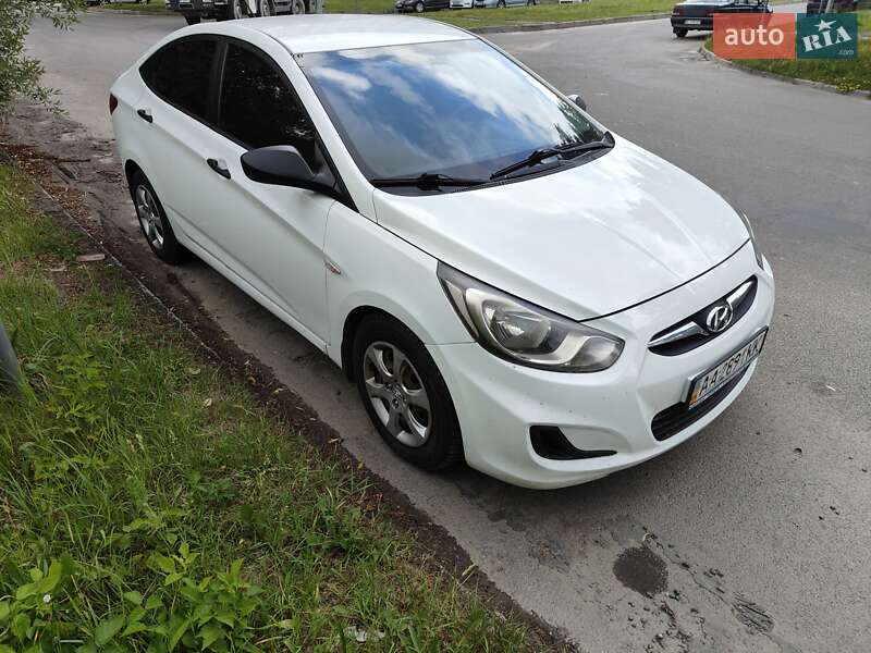 Седан Hyundai Accent 2012 в Львові