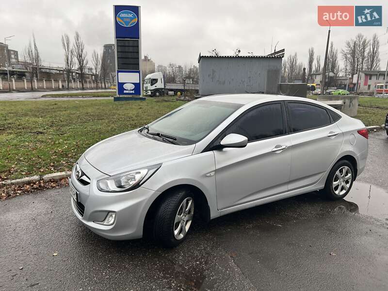Hyundai Accent 2011 Hyundai Accent 2011