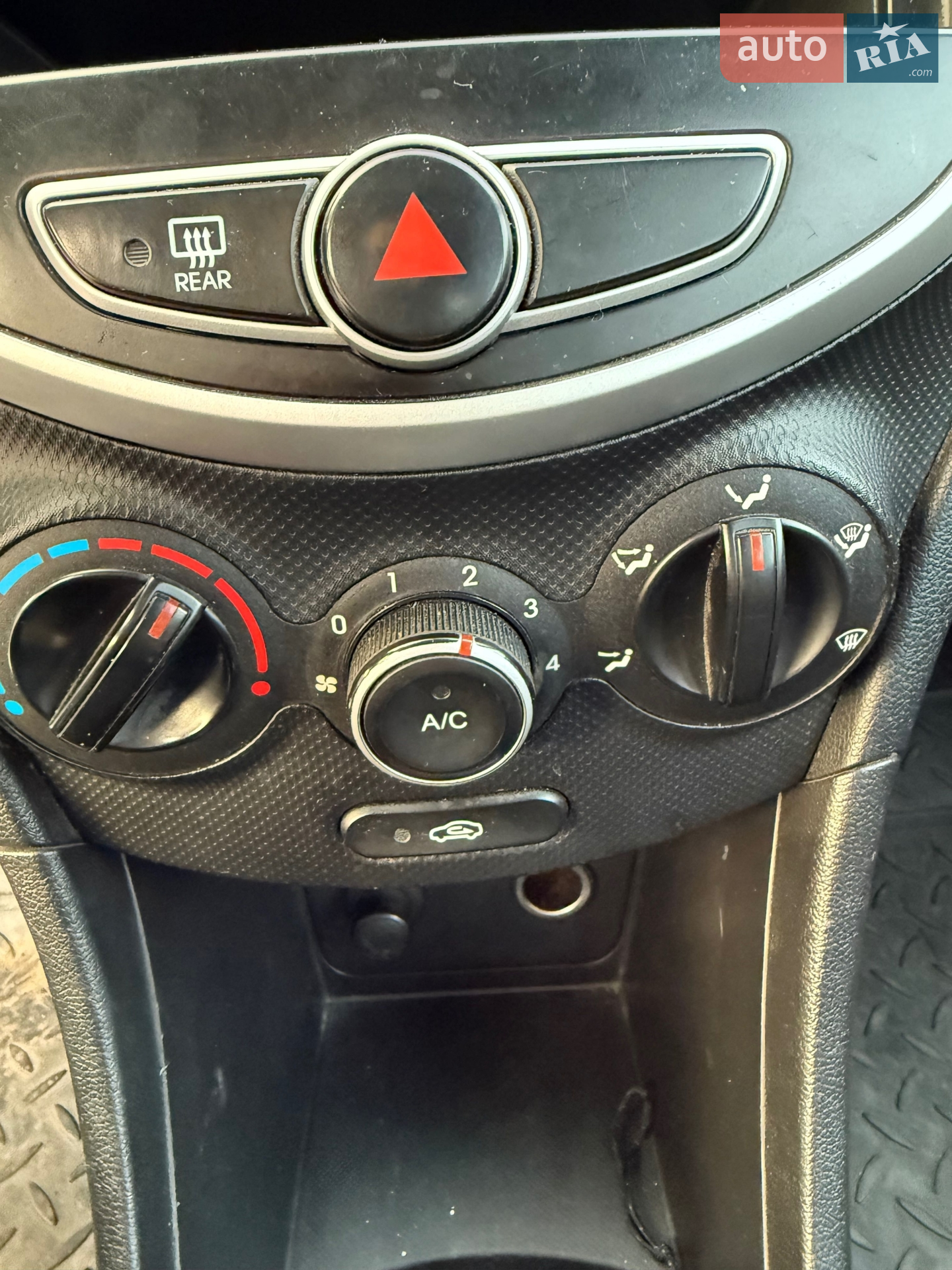 2012 Hyundai Accent - мініатюра 13