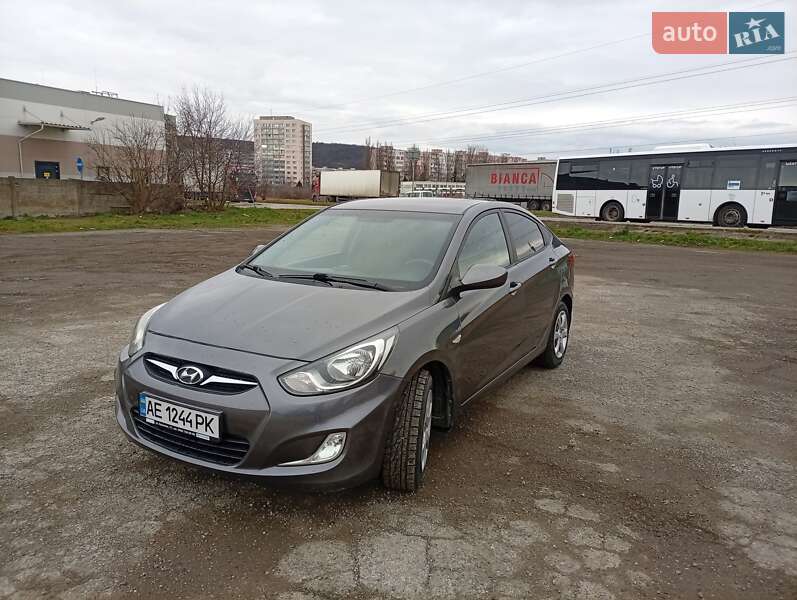 Седан Hyundai Accent 2012 в Ужгороді