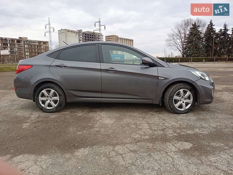 Седан Hyundai Accent 2012 в Ужгороді