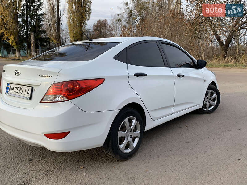 Седан Hyundai Accent 2013 в Радомышле фото 8 Седан Hyundai Accent 2013 в Радомышле