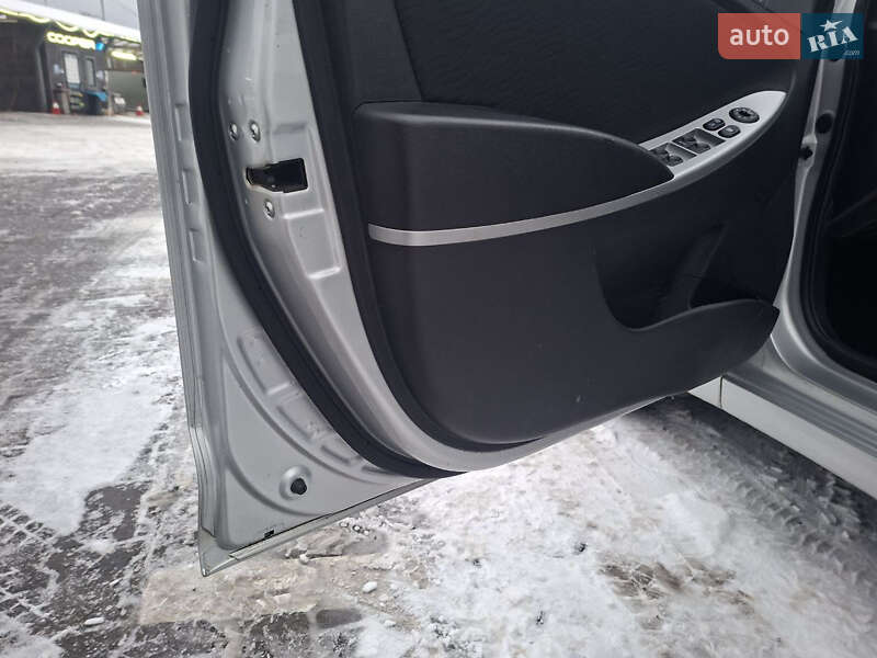 Седан Hyundai Accent 2012 в Києві фото 61 Седан Hyundai Accent 2012 в Києві