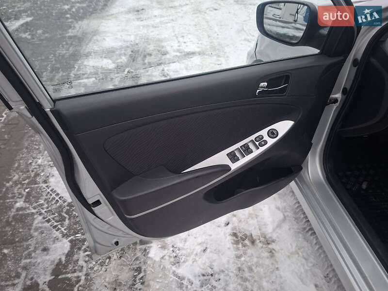Седан Hyundai Accent 2012 в Києві фото 63 Седан Hyundai Accent 2012 в Києві