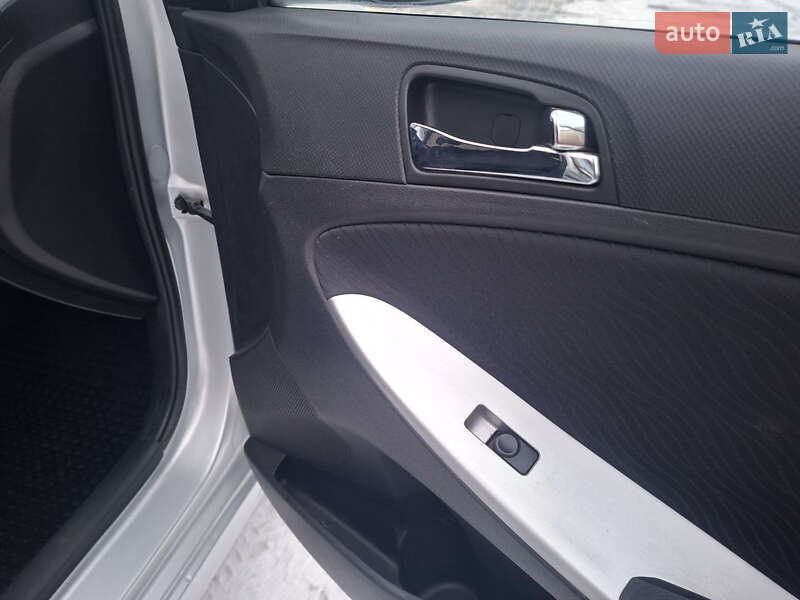 Седан Hyundai Accent 2012 в Києві фото 83 Седан Hyundai Accent 2012 в Києві