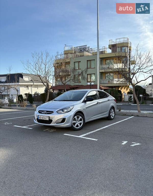 Hyundai Accent 2011