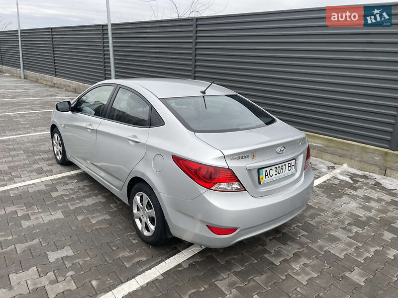 Hyundai Accent 2013