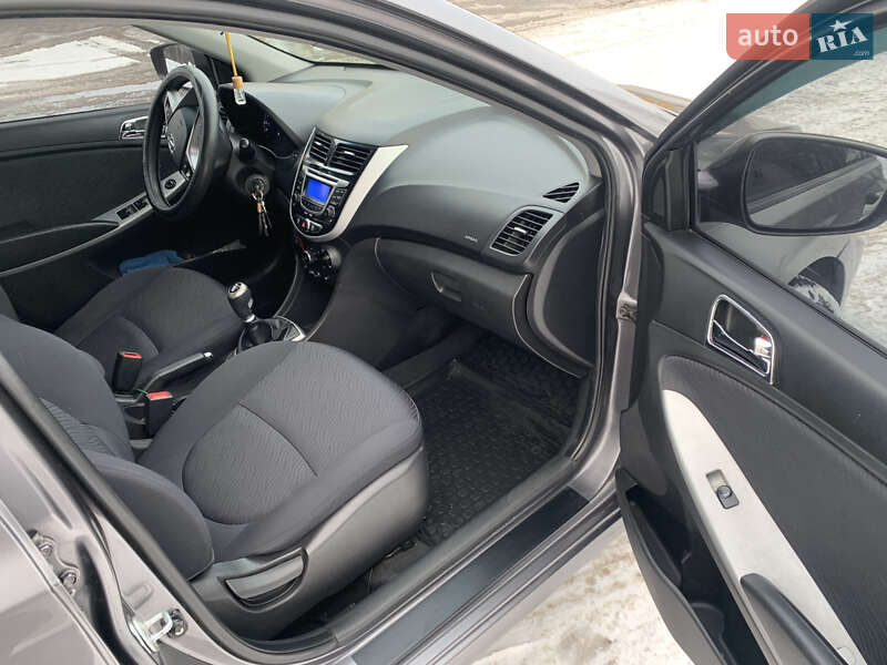 Седан Hyundai Accent 2011 в Ровно