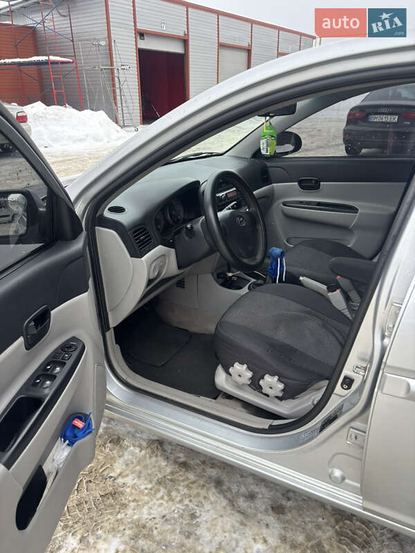 Седан Hyundai Accent 2008 в Сумах