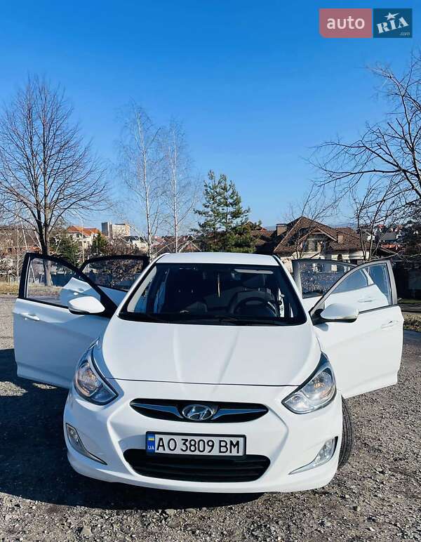 Седан Hyundai Accent 2015 в Ужгороде