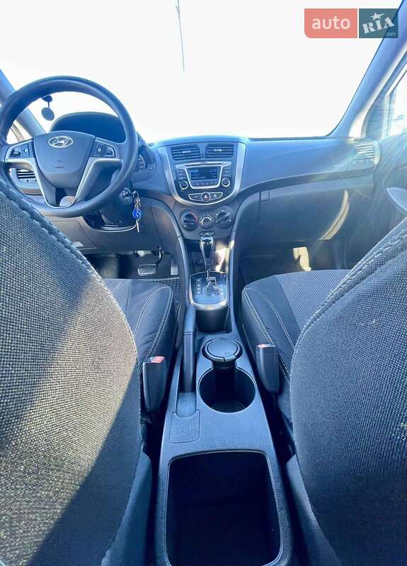 Седан Hyundai Accent 2015 в Ужгороде