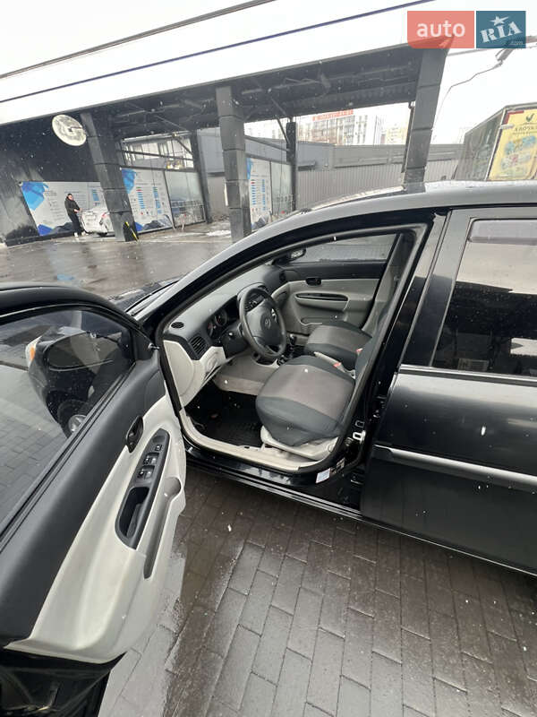 Седан Hyundai Accent 2009 в Киеве