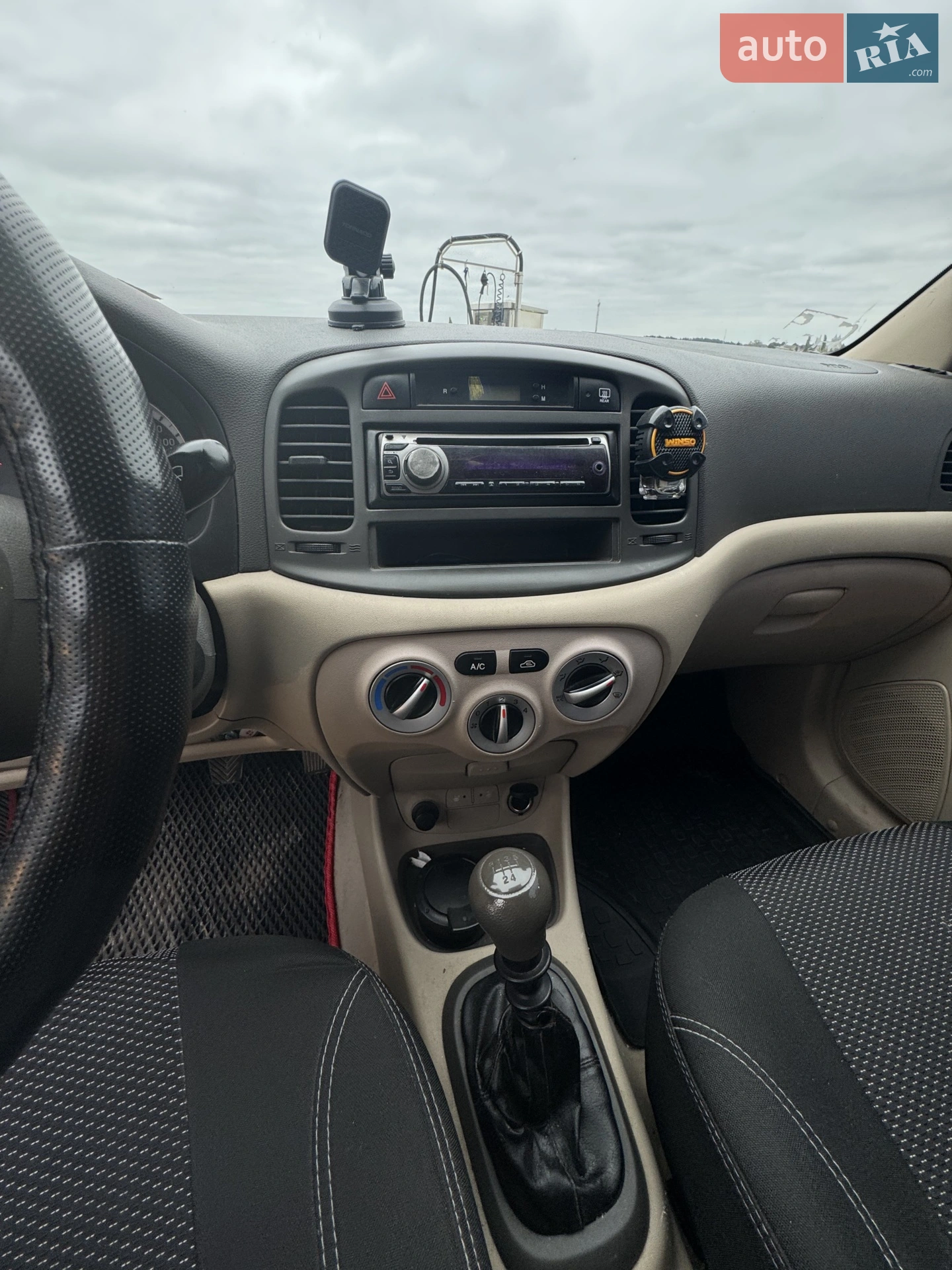 2010 Hyundai Accent - мініатюра 9