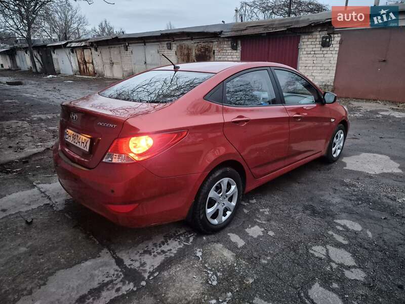 Седан Hyundai Accent 2012 в Днепре