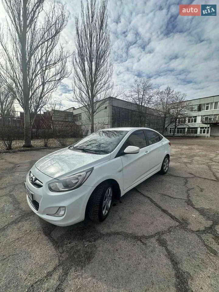 2012 Hyundai Accent - мініатюра 8