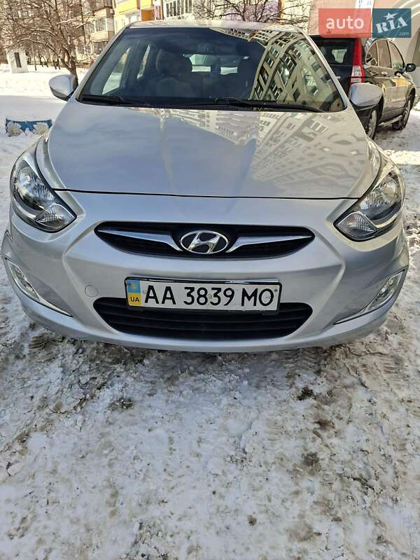 Хэтчбек Hyundai Accent 2012 в Киеве фото Хэтчбек Hyundai Accent 2012 в Киеве