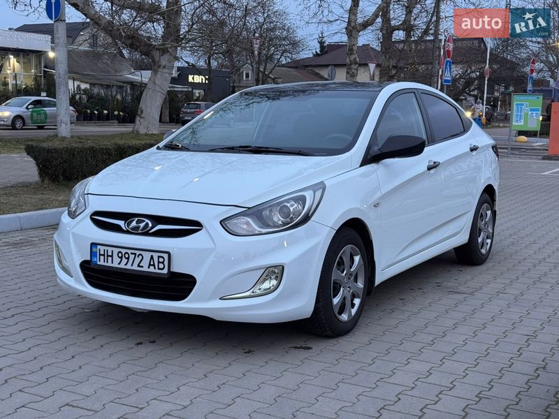 Hyundai Accent 2012