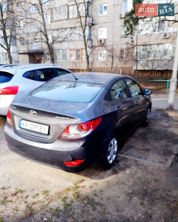 Hyundai Accent 2011