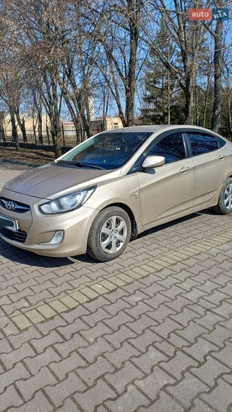 Hyundai Accent 2012