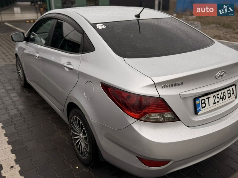 Hyundai Accent 2012