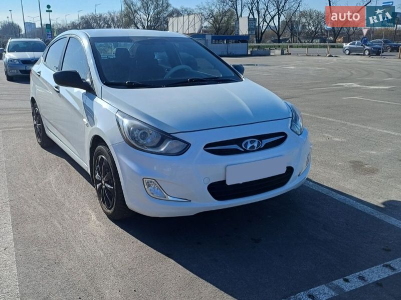 Hyundai Accent 2013