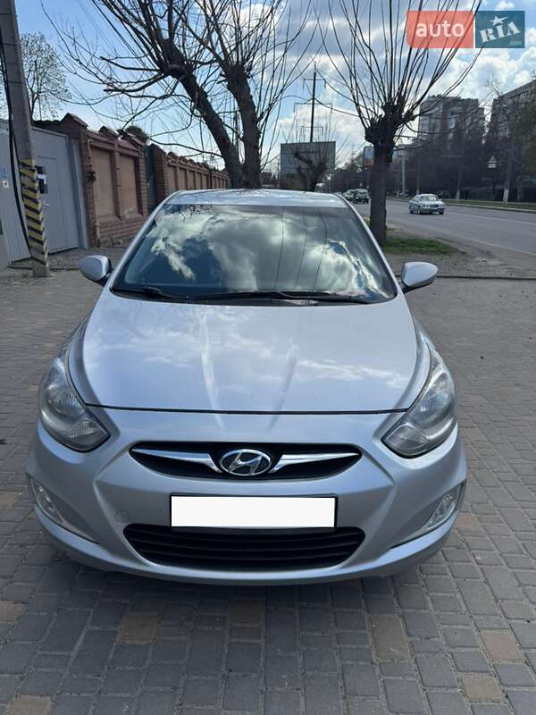 Hyundai Accent 2011