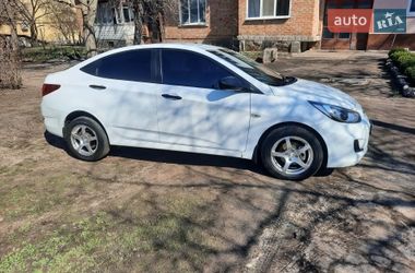 Седан Hyundai Accent 2013 в Глухове