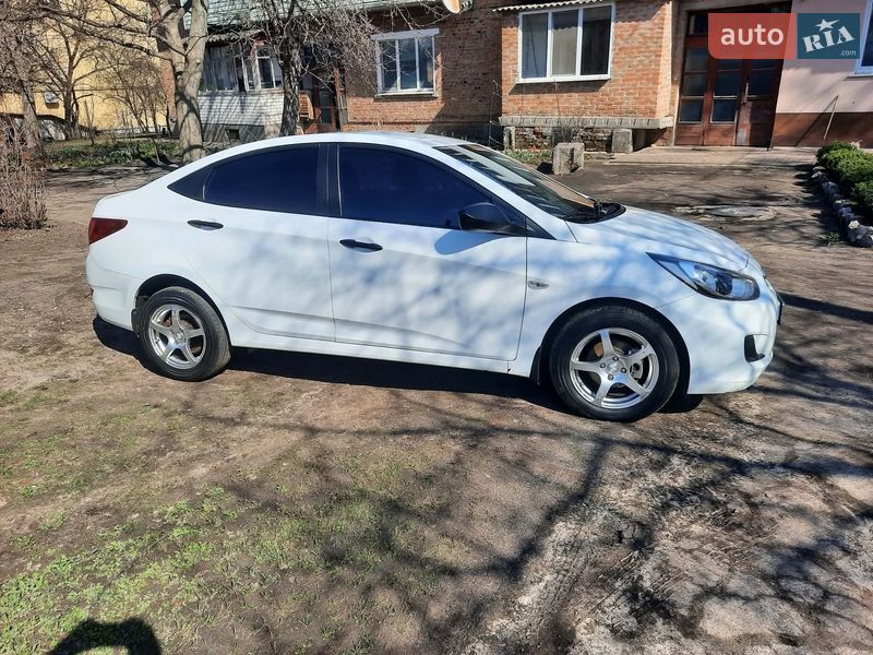 Hyundai Accent 2013 Hyundai Accent 2013