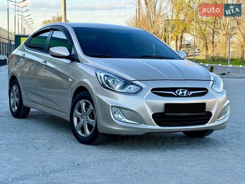Hyundai Accent 2012