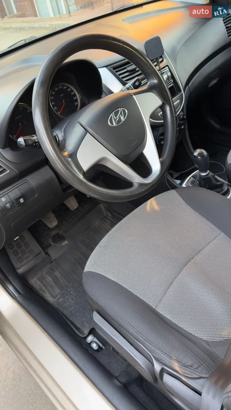 2011 Hyundai Accent - мініатюра 9