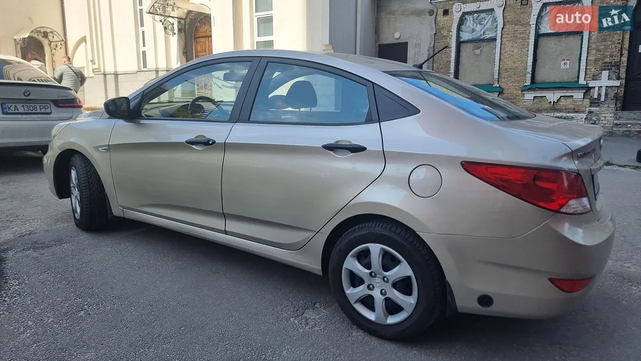 2011 Hyundai Accent - мініатюра 11