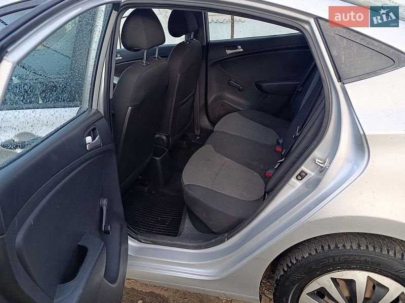Седан Hyundai Accent 2012 в Кривом Озере
