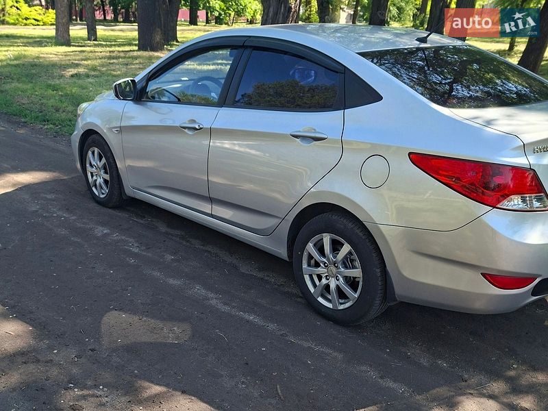 Седан Hyundai Accent 2011 в Кривом Роге