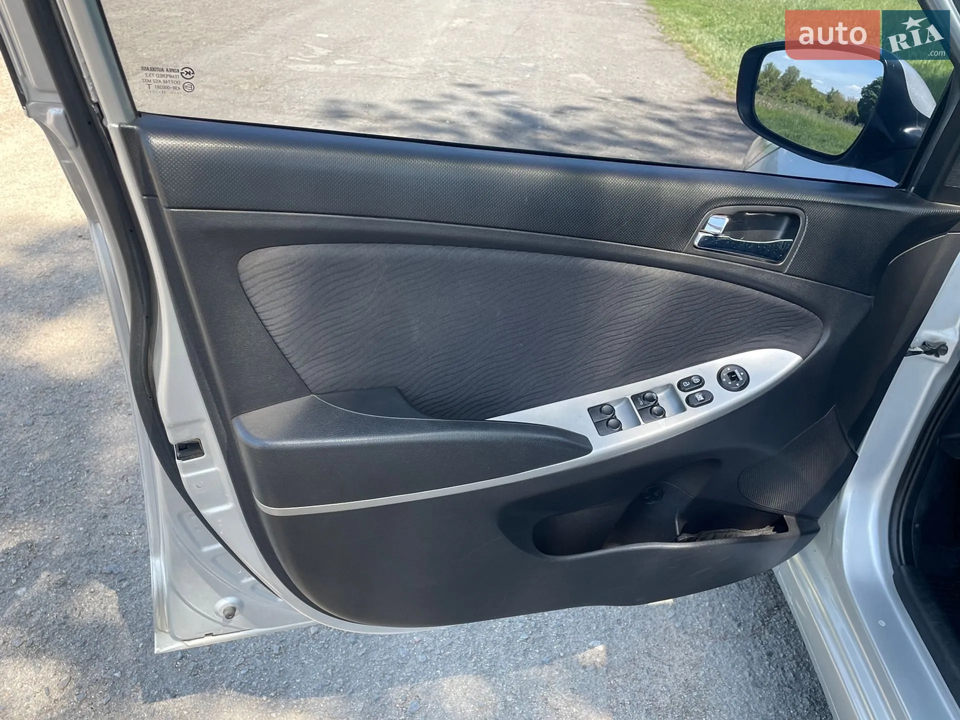 2011 Hyundai Accent - мініатюра 12