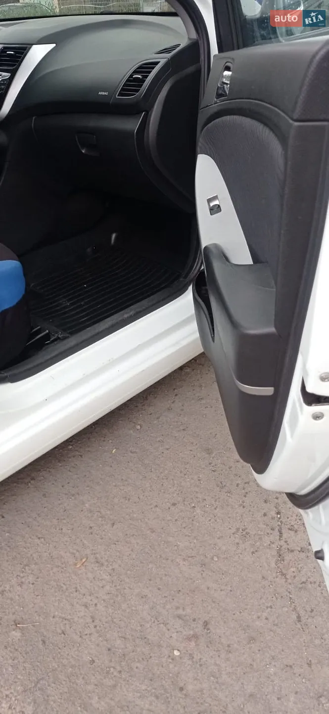 2012 Hyundai Accent - мініатюра 5