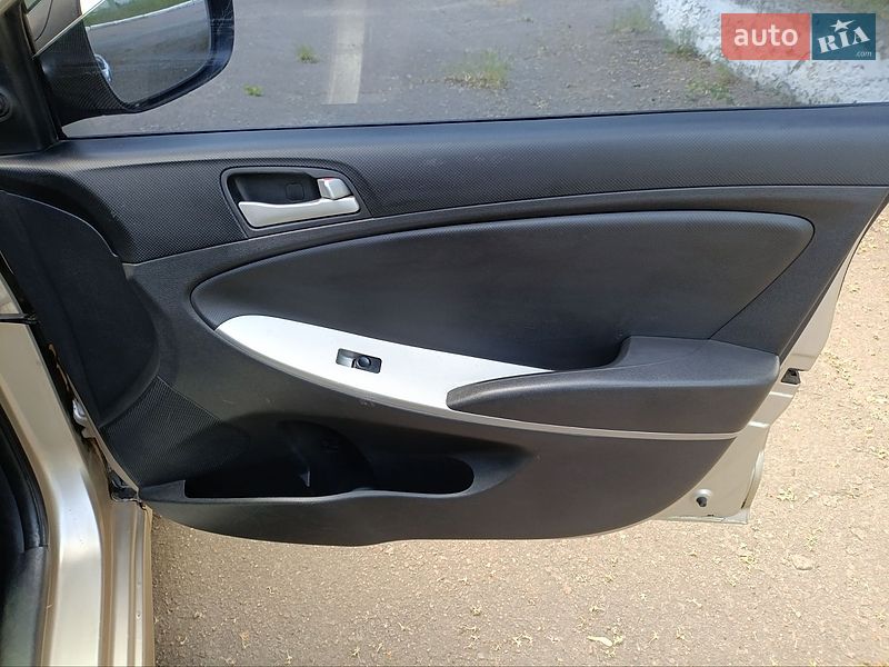 Седан Hyundai Accent 2011 в Чернигове