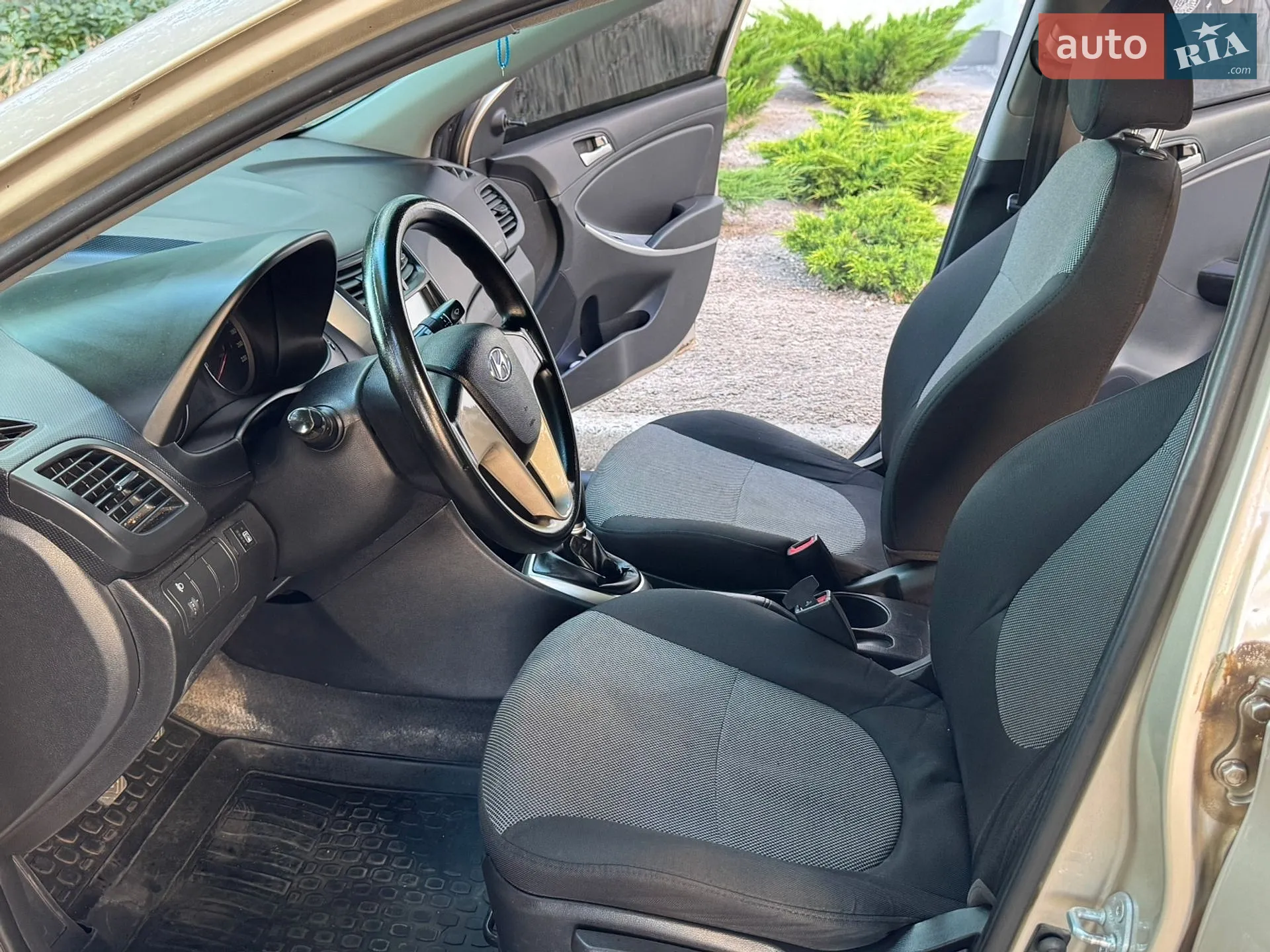 2011 Hyundai Accent - мініатюра 12