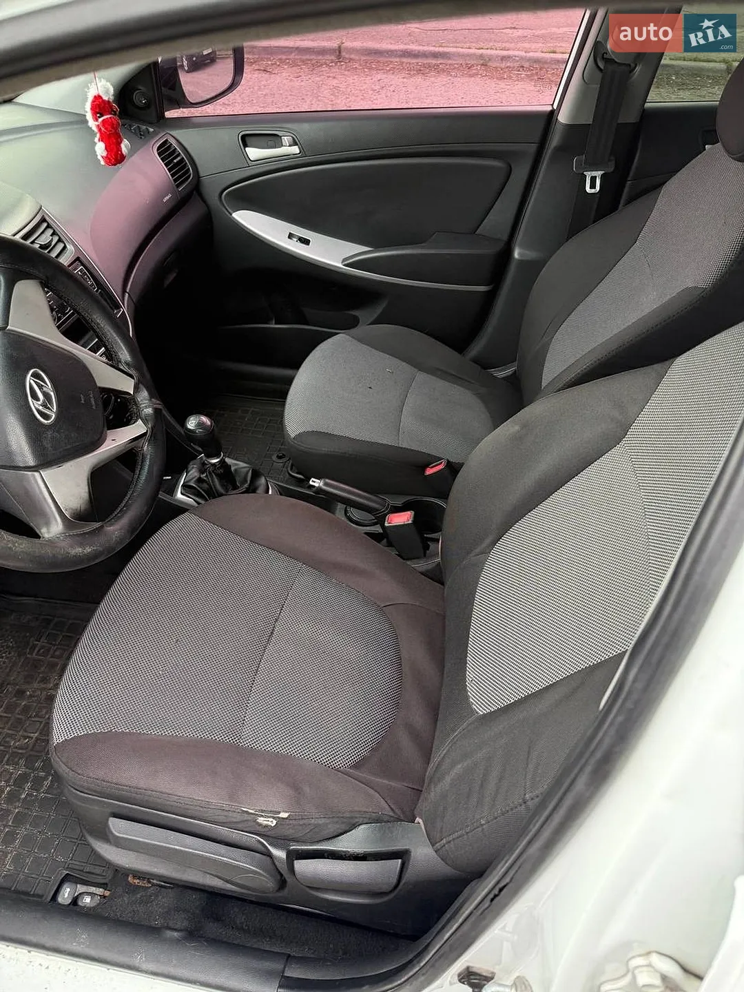 2012 Hyundai Accent - мініатюра 12