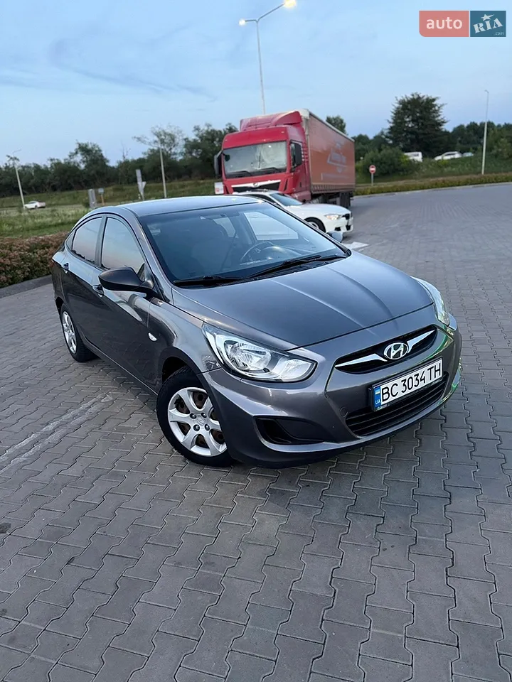 2012 Hyundai Accent - мініатюра 12