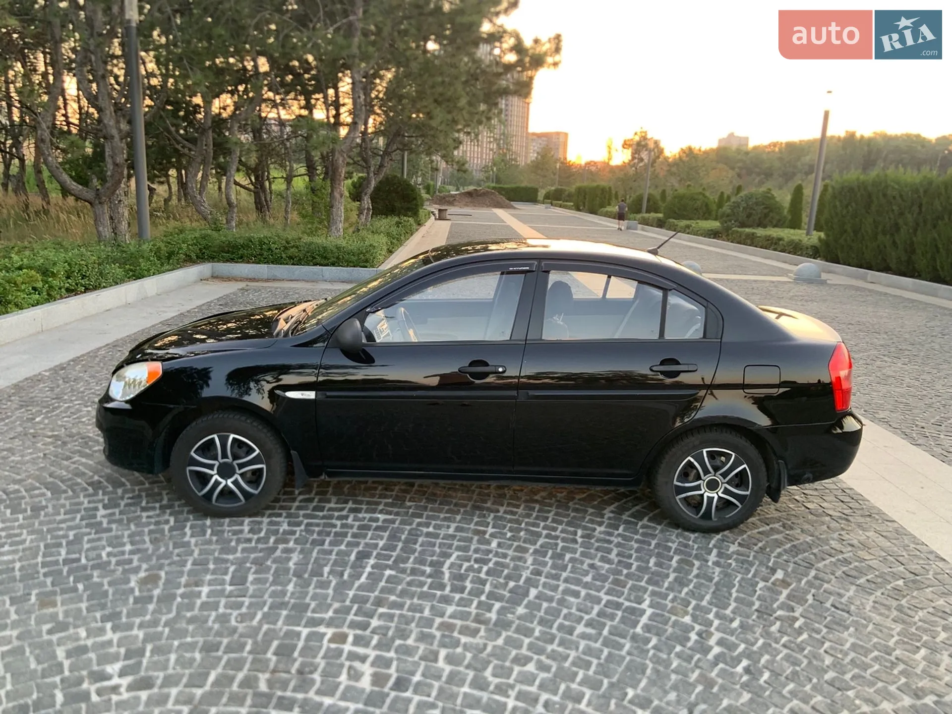 2010 Hyundai Accent - мініатюра 2