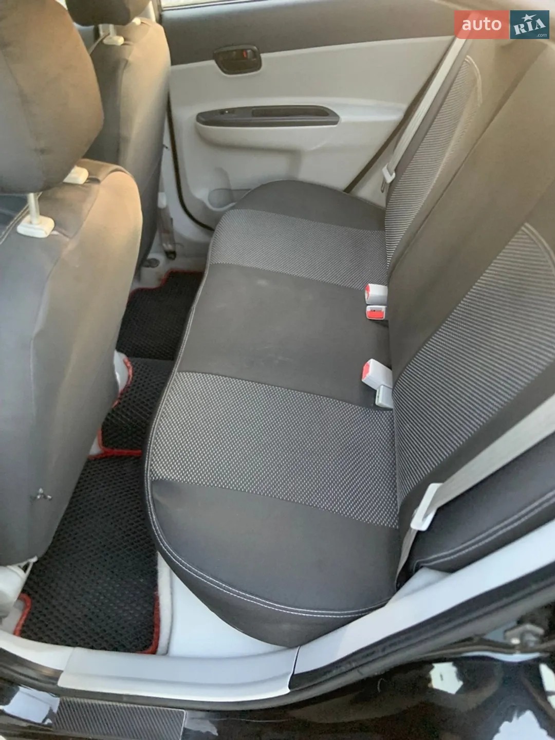 2010 Hyundai Accent - мініатюра 13